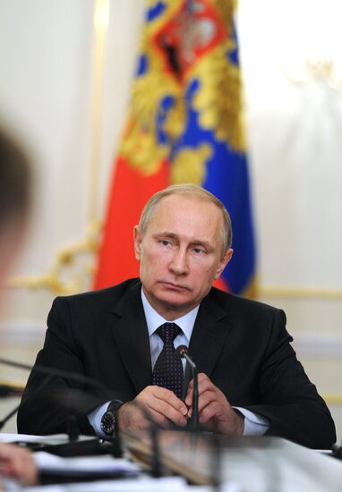 President Vladimir Putin meets with Government members