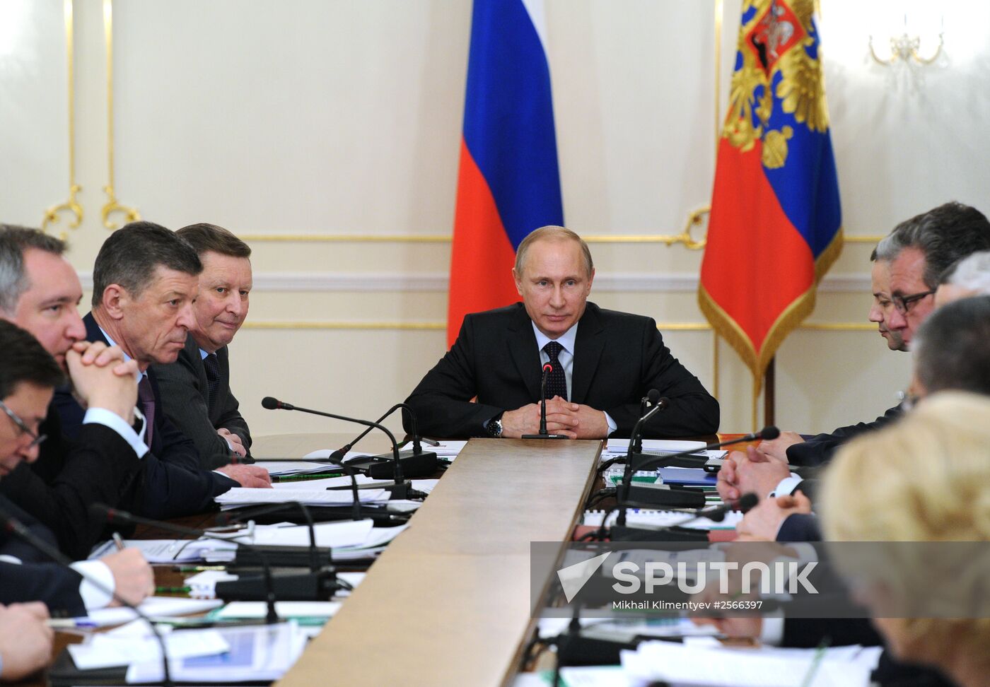 President Vladimir Putin meets with Government members
