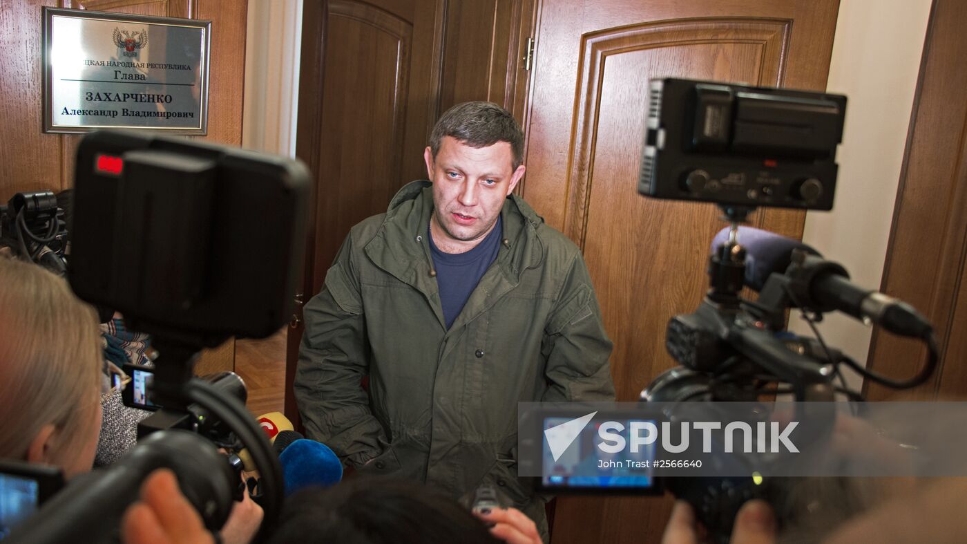 DPR Head Zakharchenko lets Ukrainian prisoner go at his father's request