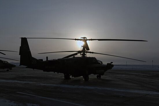 Helicopter flight training in Promorye Territory