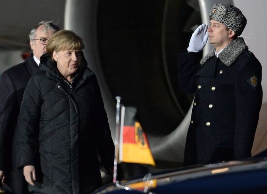 German Chancellor Angela Merkel and French President Francois Hollande arrive in Moscow