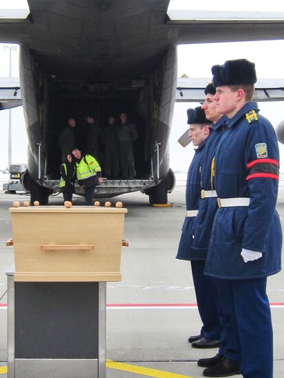 Remains of МН17 passengers shipped from Kharkiv airport