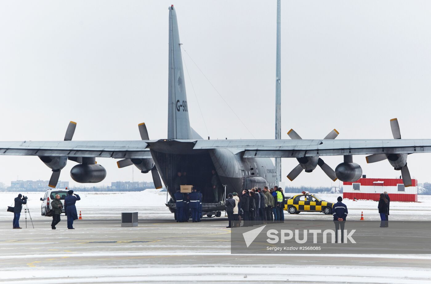 MH17 crash victims remains transported from Kharkiv