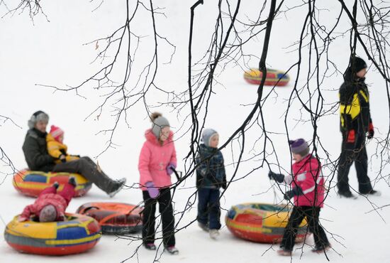 Muscovites' recreation in Vorontsovsky Park