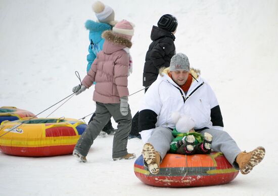 Muscovites' recreation in Vorontsovsky Park