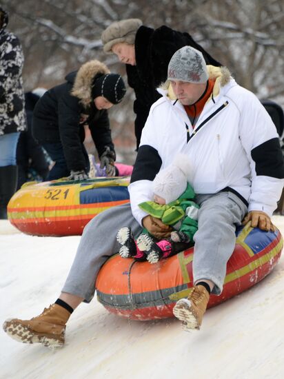 Muscovites' recreation in Vorontsovsky Park