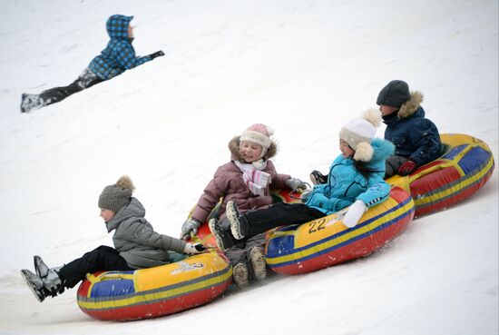 Muscovites' recreation in Vorontsovsky Park