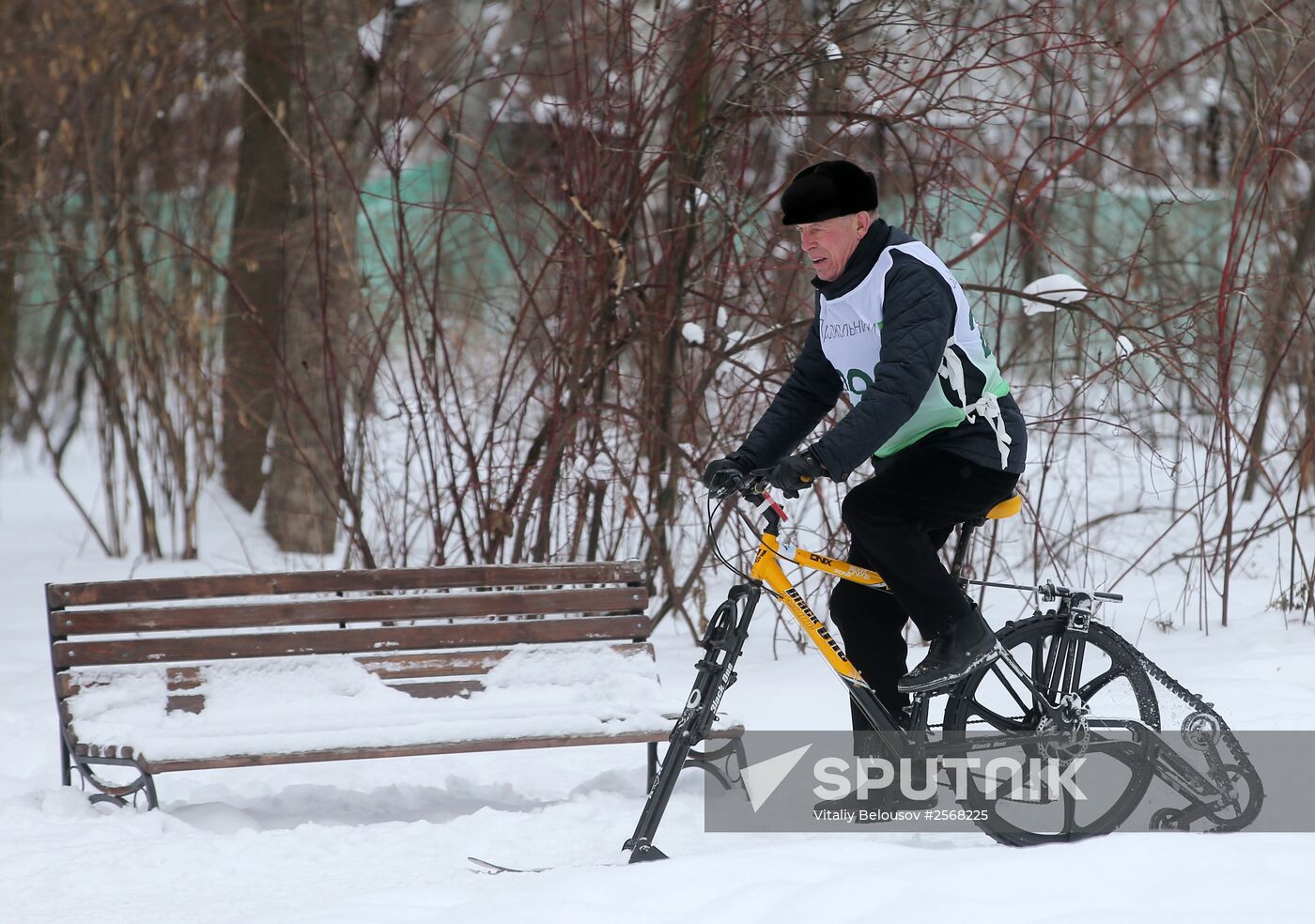 Winter bicycle race in Moscow's Sokolniki park