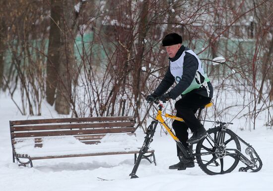 Winter bicycle race in Moscow's Sokolniki park