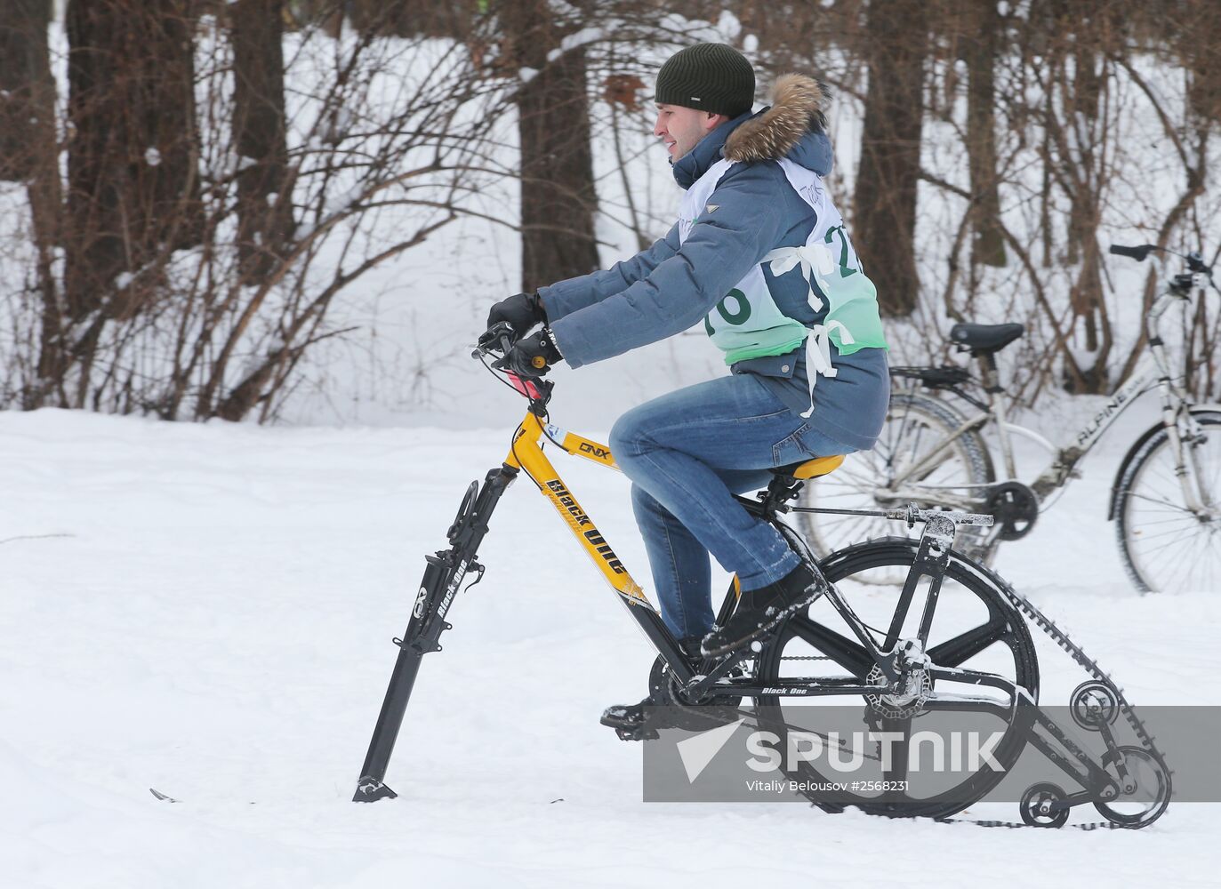 Winter bicycle race in Moscow's Sokolniki park