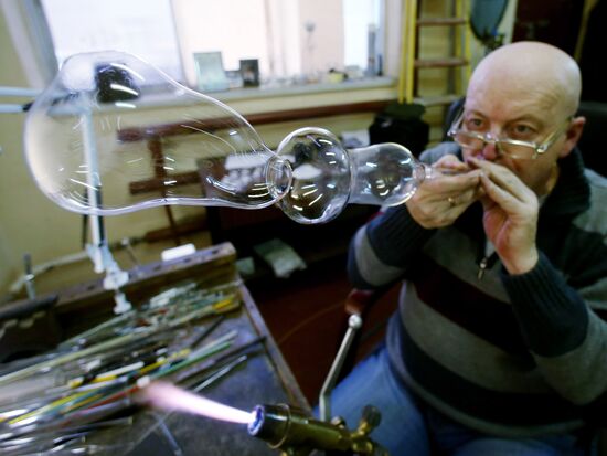 Kaliningrad glass blower Yury Lenshin