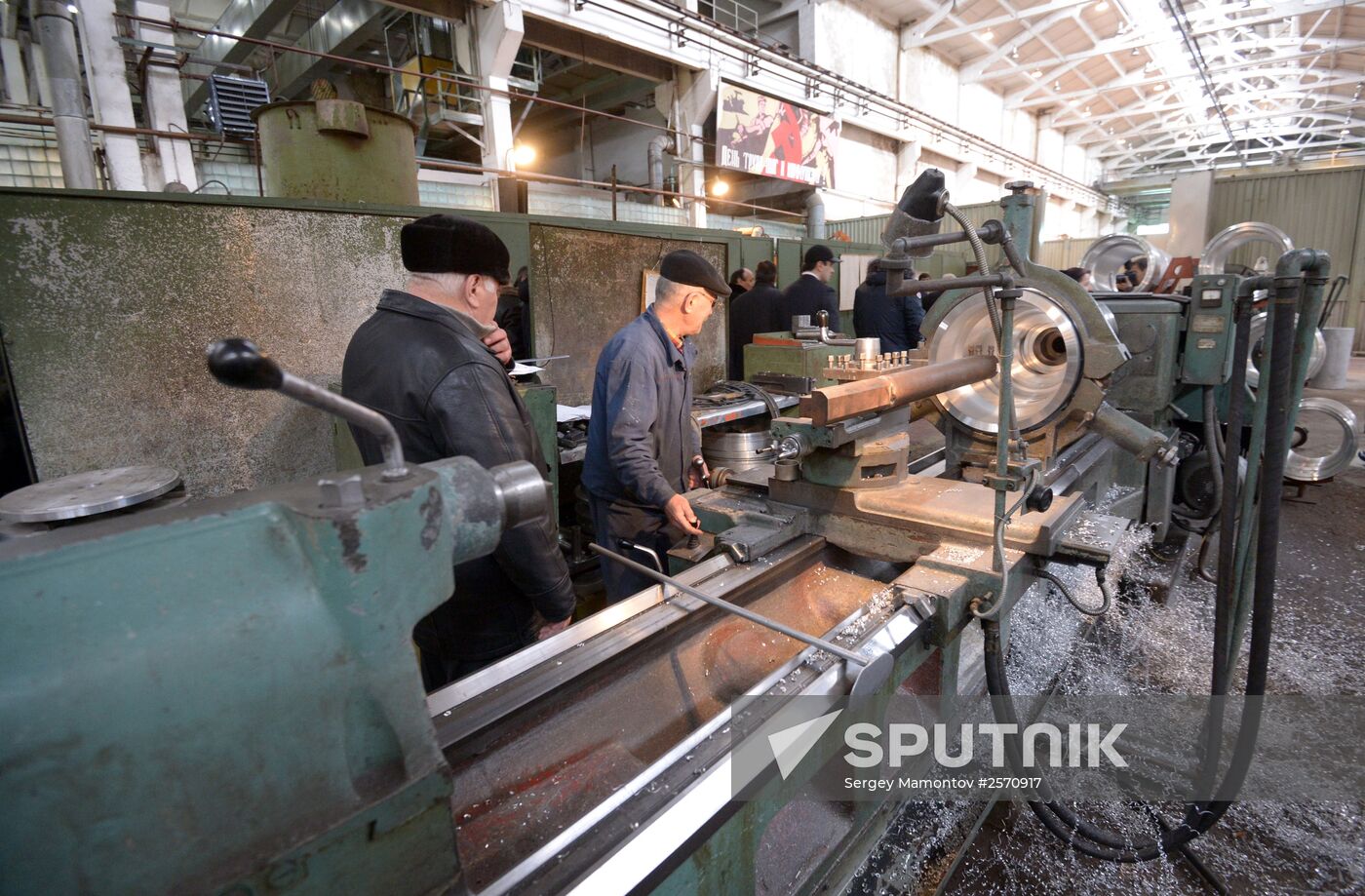 Dmitry Rogozin visits Dagdizel plant