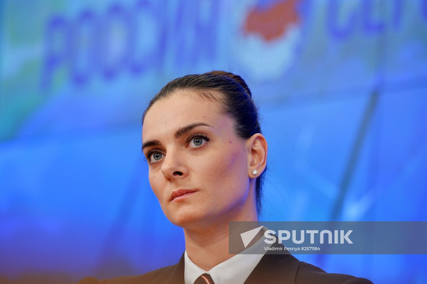 Yelena Isinbayeva returns to professional sports