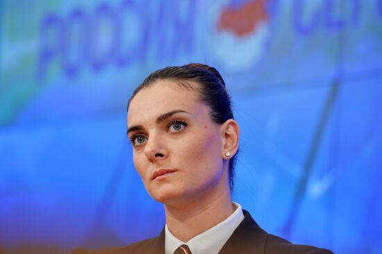 Yelena Isinbayeva returns to professional sports