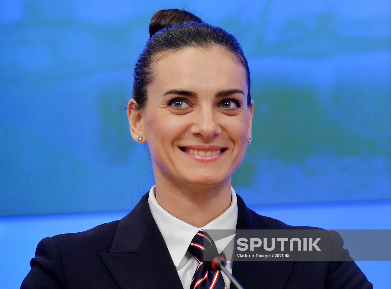 Yelena Isinbayeva returns to professional sports