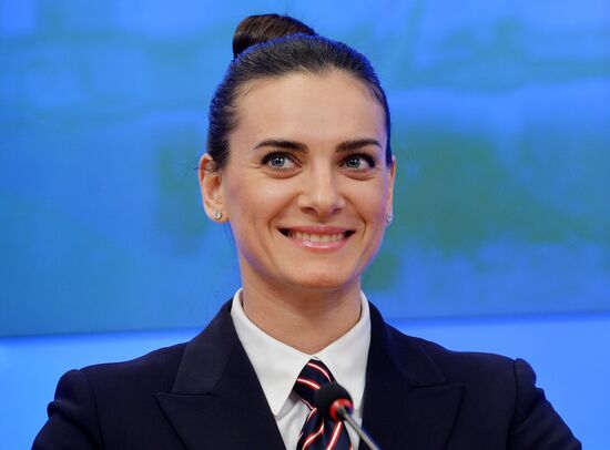 Yelena Isinbayeva returns to professional sports