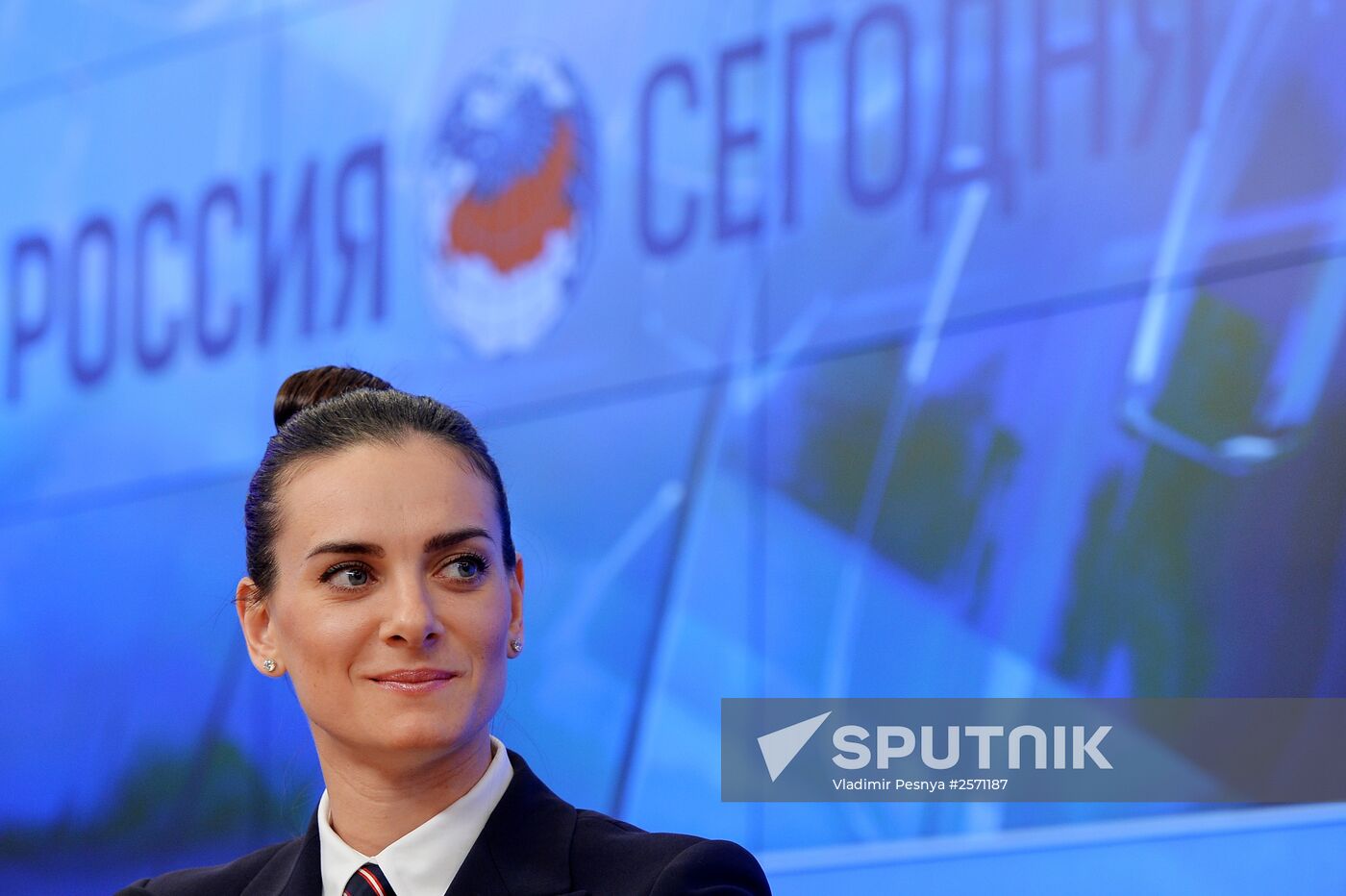 Yelena Isinbayeva returns to professional sports