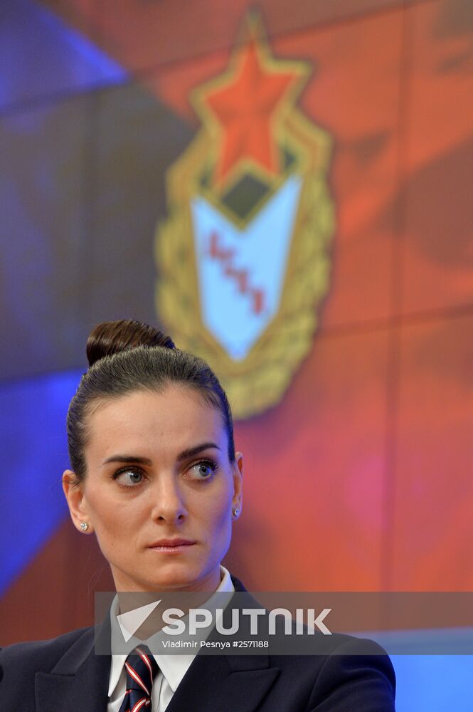 Yelena Isinbayeva returns to professional sports