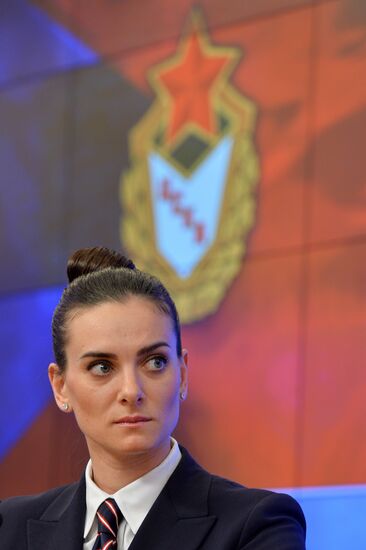 Yelena Isinbayeva returns to professional sports
