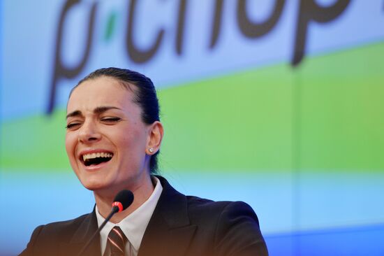 Yelena Isinbayeva returns to professional sports