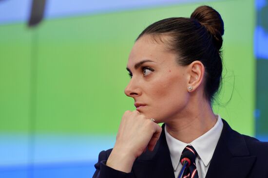 Yelena Isinbayeva returns to professional sports