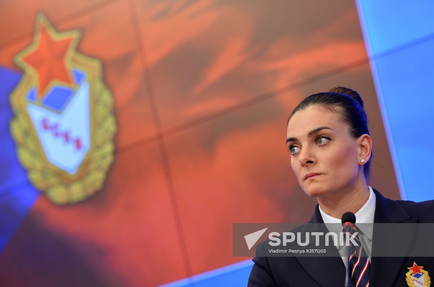 Yelena Isinbayeva returns to professional sports