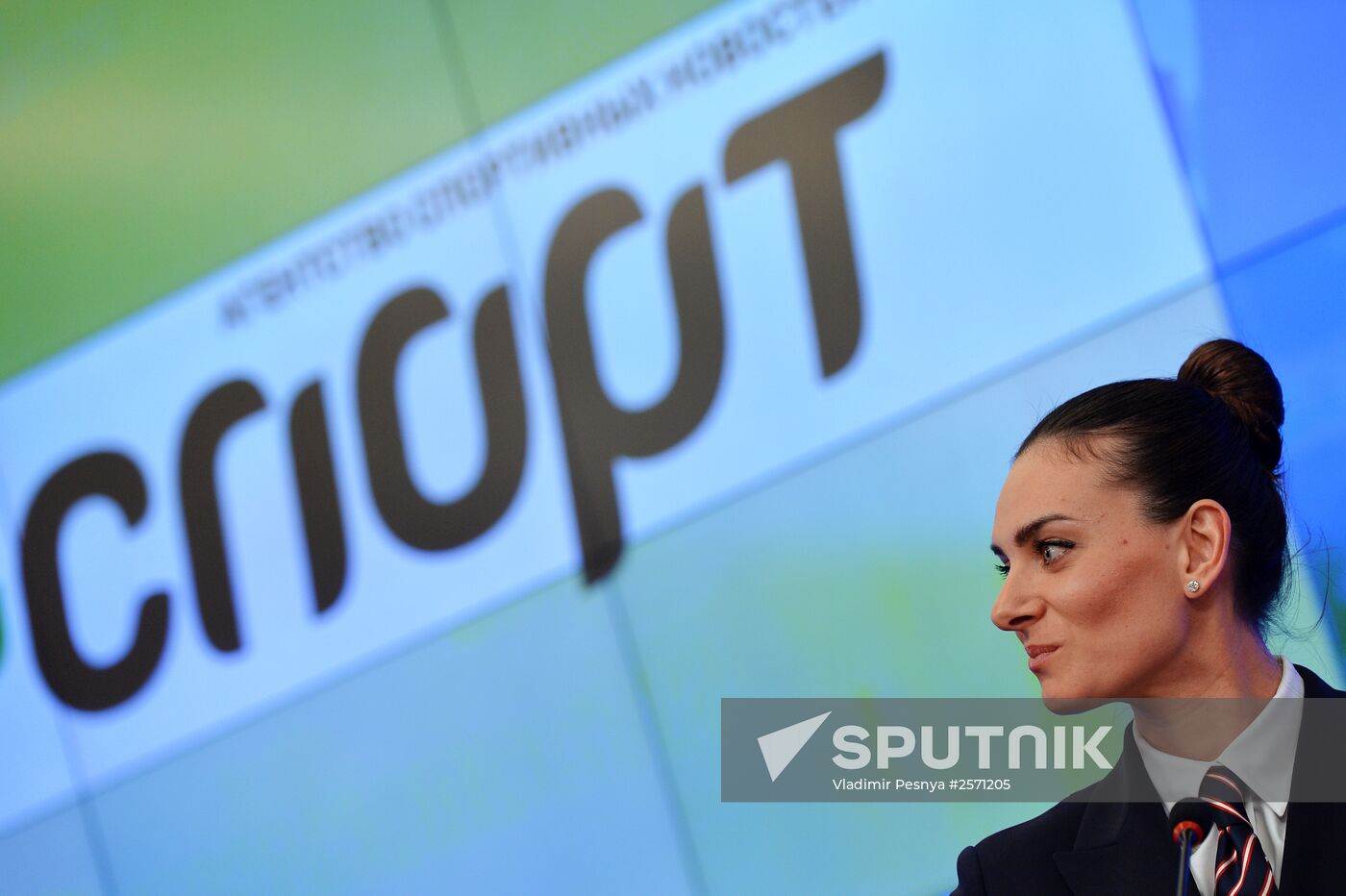 Yelena Isinbayeva returns to professional sports