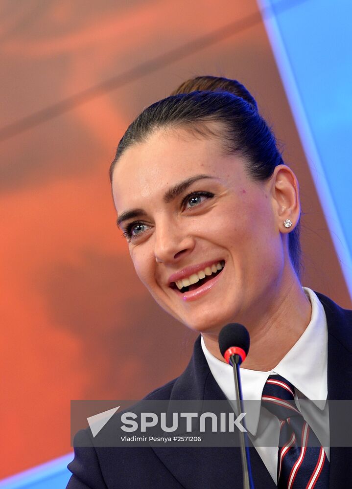 Yelena Isinbayeva returns to professional sports