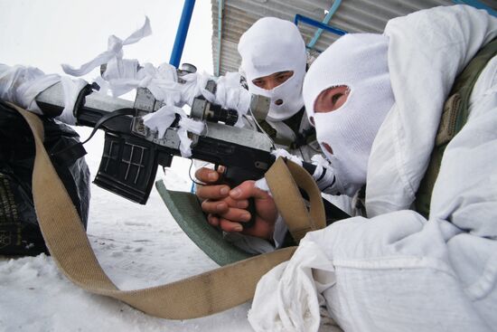 Central Military District peace-keeping unit's snipers hold training