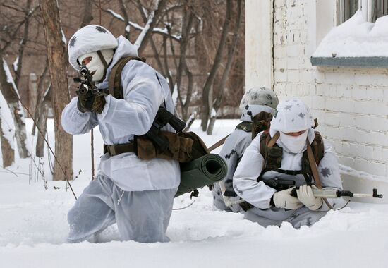 Central Military District peace-keeping unit's snipers hold training