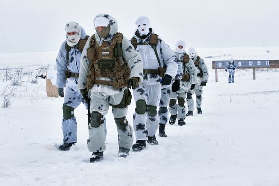 Central Military District peace-keeping unit's snipers hold training