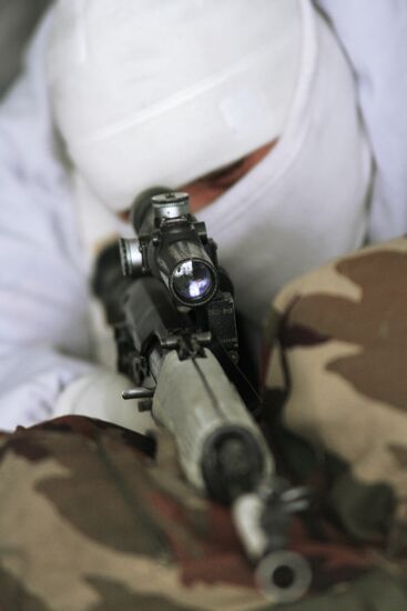 Central Military District peace-keeping unit's snipers hold training