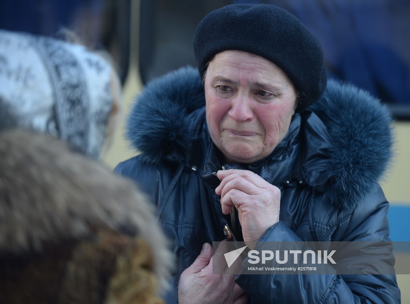 Four buses carry refugees from Donetsk to Russia