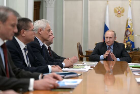 President Putin meets with economic experts