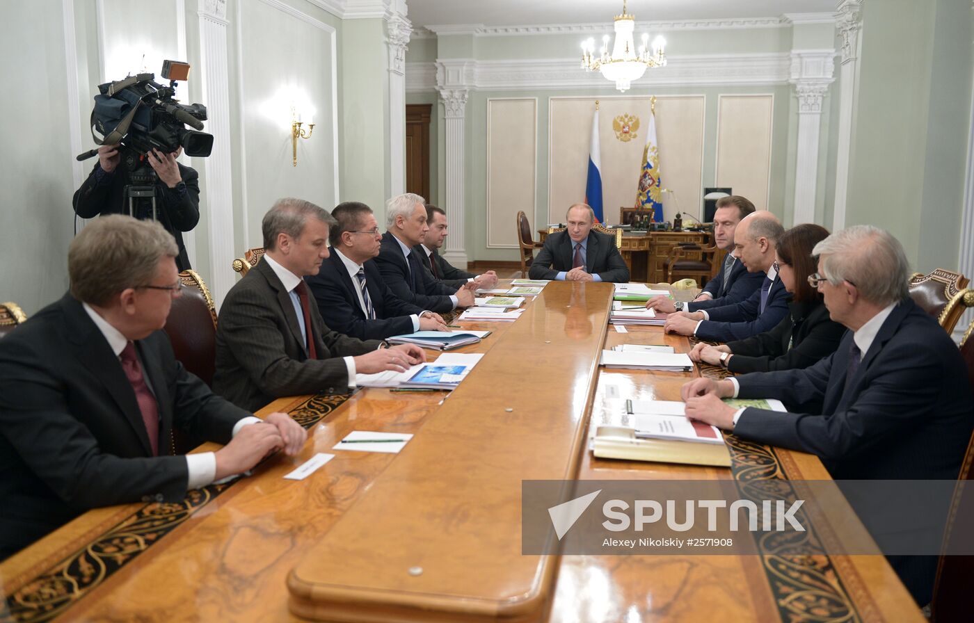 President Putin meets with economic experts