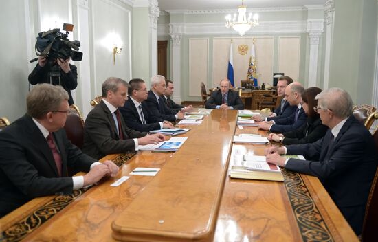 President Putin meets with economic experts