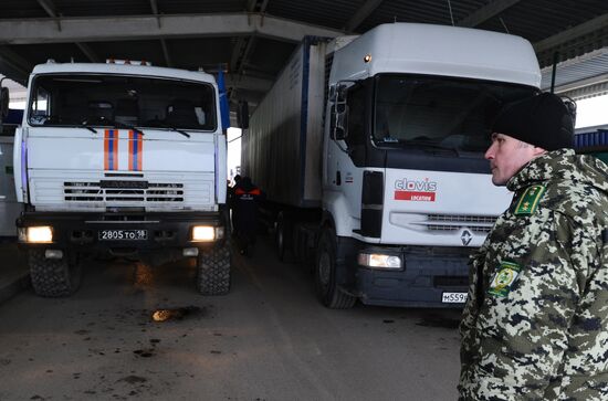 Fourteenth humanitarian aid convoy departs for southeastern Ukraine
