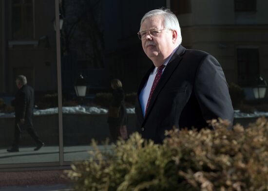 Konstantin Kosachyov meets with US Ambassador John F. Tefft