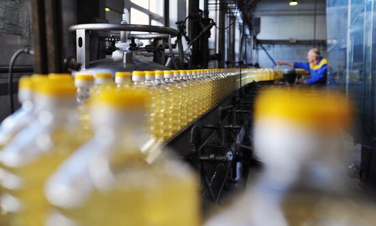 Producing Zolotaya Semechka (Golden Seed) sunflower oil in Rostov-on-Don