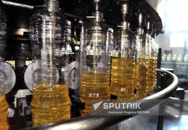 Producing Zolotaya Semechka (Golden Seed) sunflower oil in Rostov-on-Don