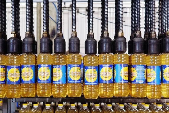 Producing Zolotaya Semechka (Golden Seed) sunflower oil in Rostov-on-Don