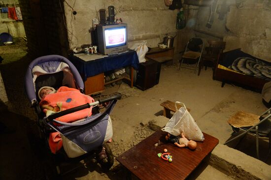 Residents of Petrovsky District in Donetsk in a shelter