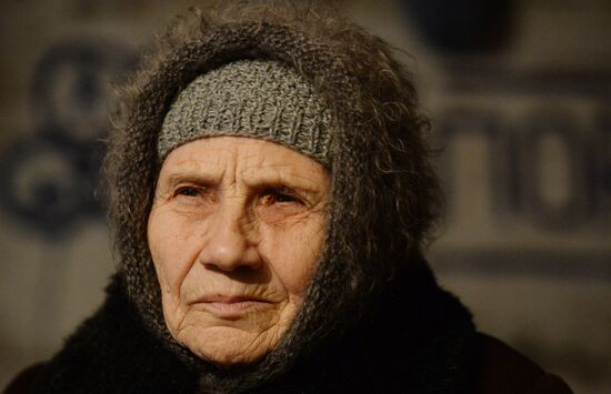 Residents of Petrovsky District in Donetsk in a shelter