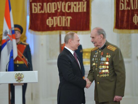President Putin awards medals in the Kremlin to WWII veterans