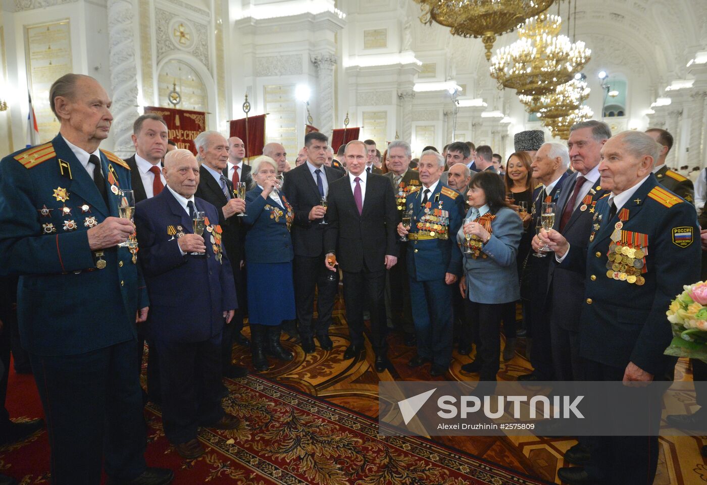 President Putin awards medals in the Kremlin to WWII veterans