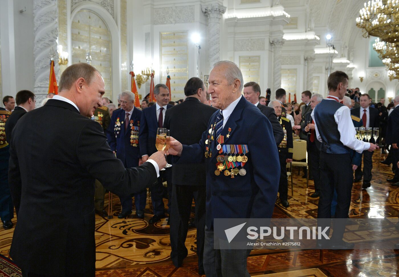 President Putin awards medals in the Kremlin to WWII veterans