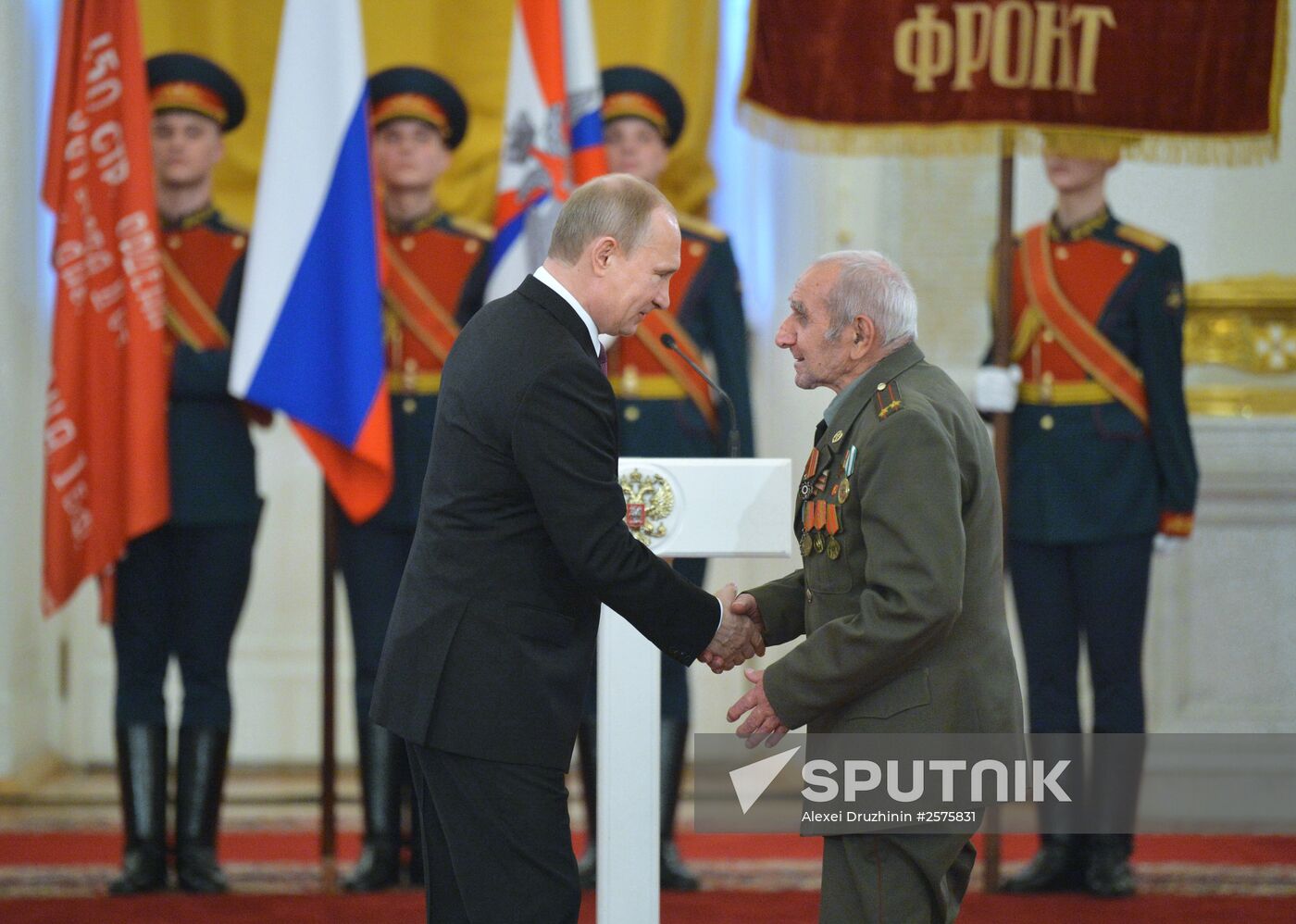 President Putin awards medals in the Kremlin to WWII veterans