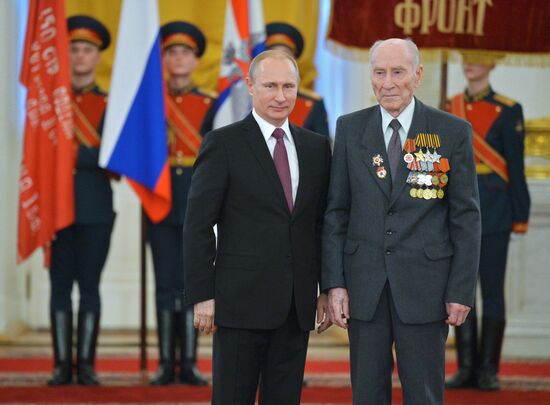 President Putin awards medals in the Kremlin to WWII veterans