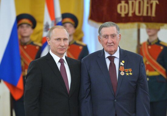 President Putin awards medals in the Kremlin to WWII veterans
