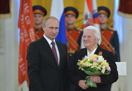 President Putin awards medals in the Kremlin to WWII veterans